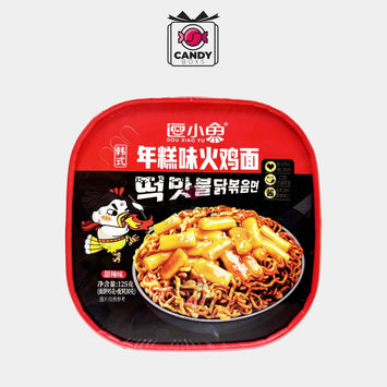 DOU XIAO YU TURKEY NOODLES CUP WITH SPICY CHICKEN & RICE CAKE SAUCE 125G - CANDY BOXS - Candyboxs